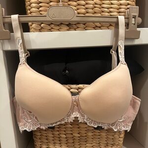 Lise‎ charmel Elegant Lace Trimmed Bra in Cream